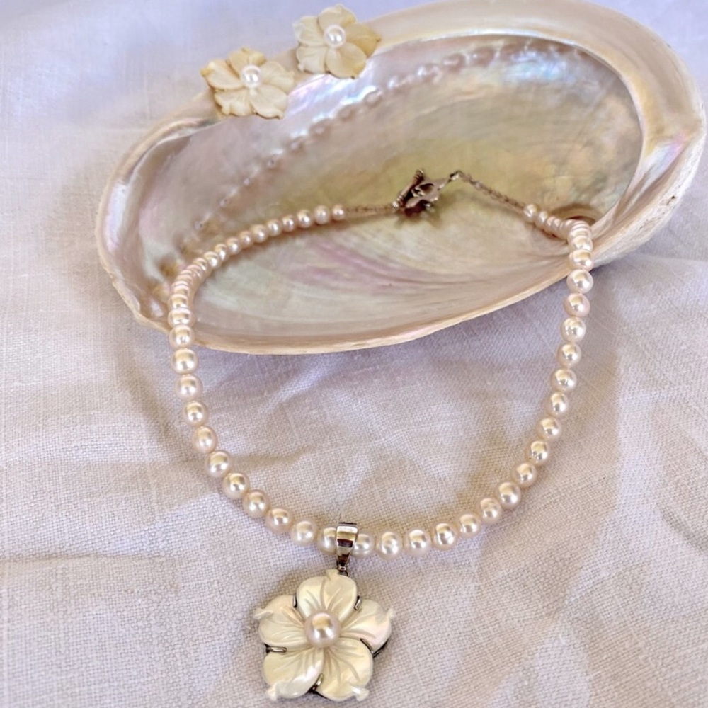 Set Mother of Pearl Pendant Blush Freshwater Pearl Necklace MOP Clip Earrings